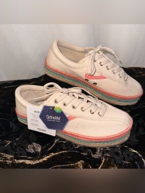 Tretorn Women’s Cream Canvas Nylite Sneakers with Coral and Aqua Trim Sz 7.5